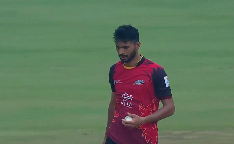LIGHTNING GRAB! Pradeep Pradhan's unreal caught & bowled