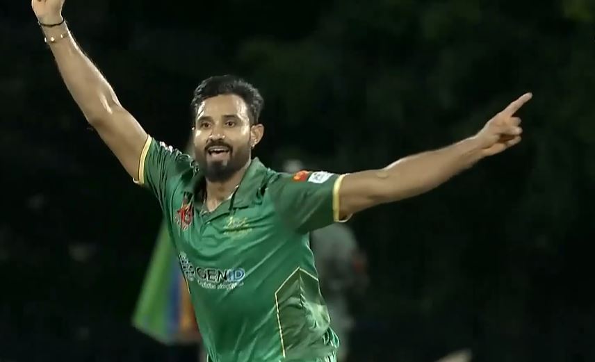 Parth Vaghani's 3 for 24 | Match 7