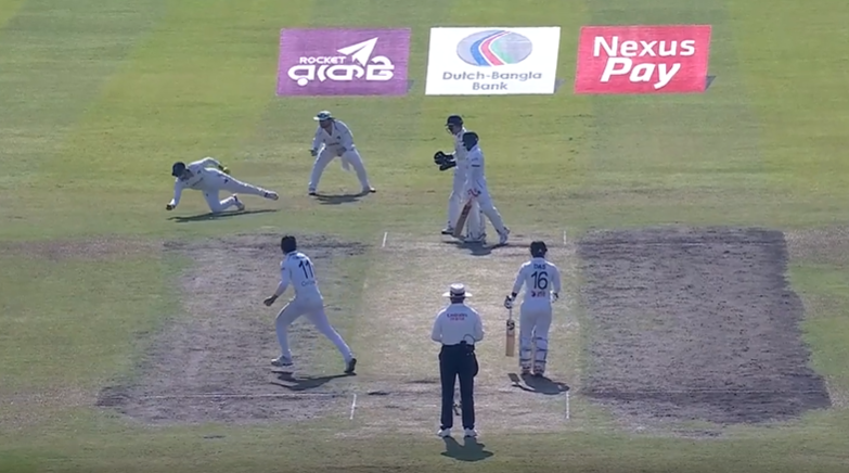 ONE-HANDED STUNNER! Andy Balbirnie dazzles Dhaka