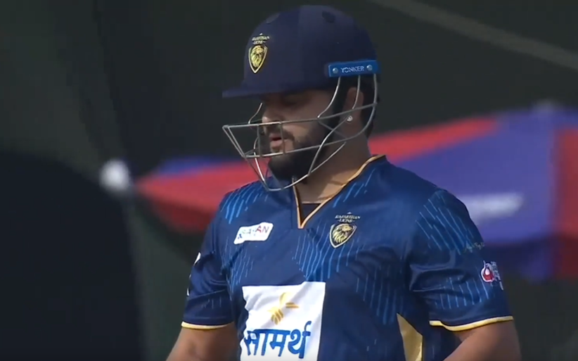 Red-Hot Shot! Raina’s maximum breaks the fridge door