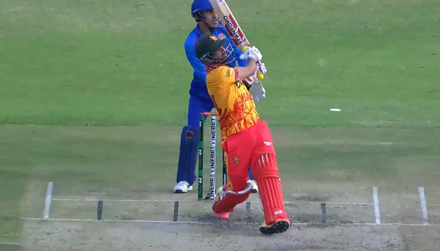 MASSIVE! Sikandar Raza smashed it out of the park