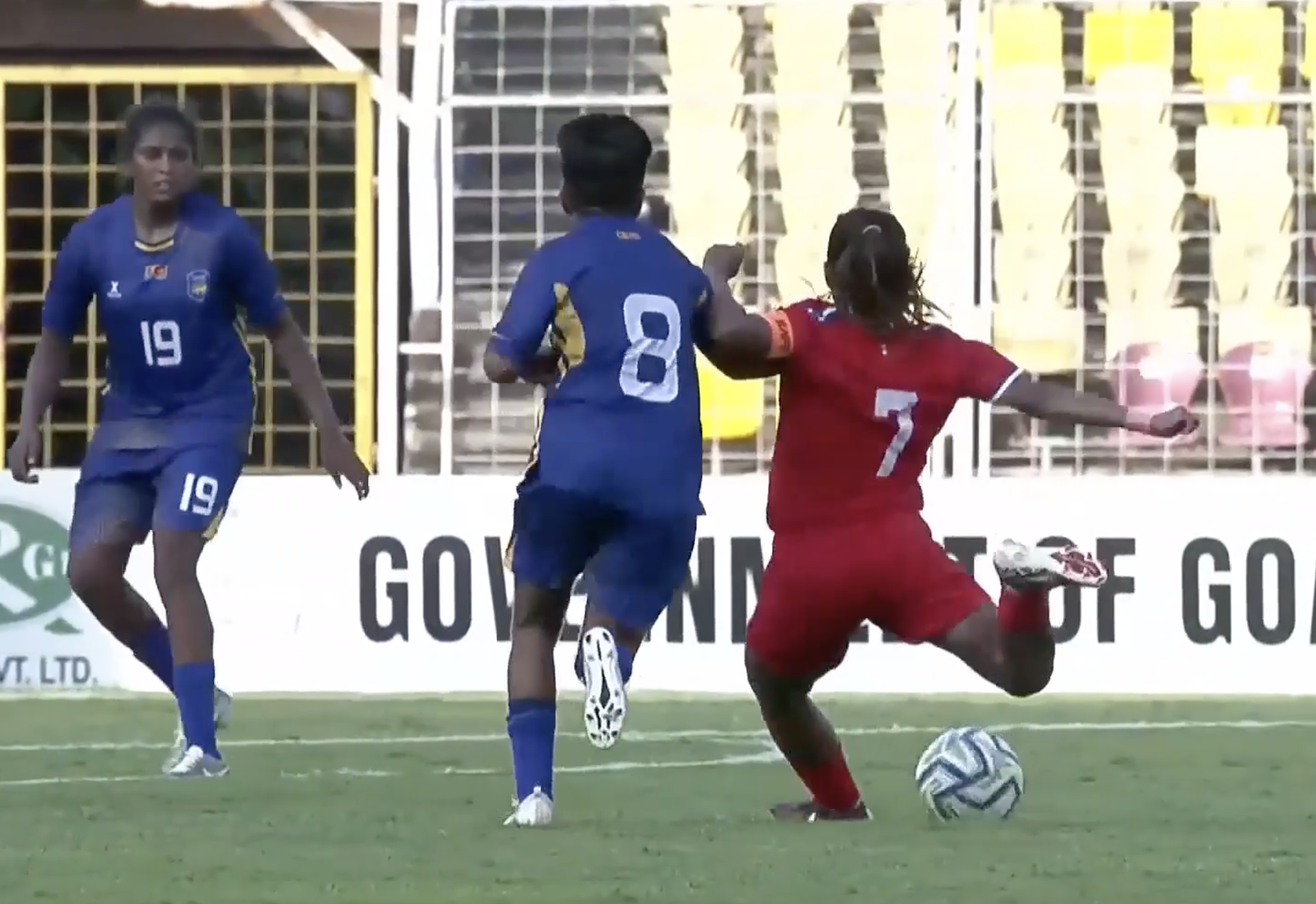 SENSATIONAL! Renuka's long-range screamer stuns Sri Lanka