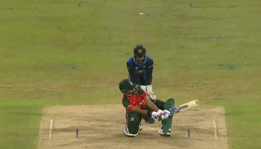 SWEEP STUNNER! Shamim Hossain left Theekshana in awe