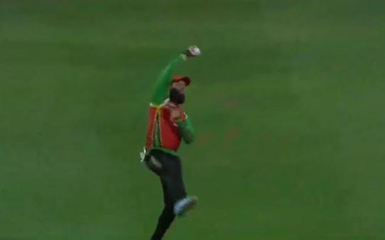 Catching Masterclass! Moeen's one-handed stunner