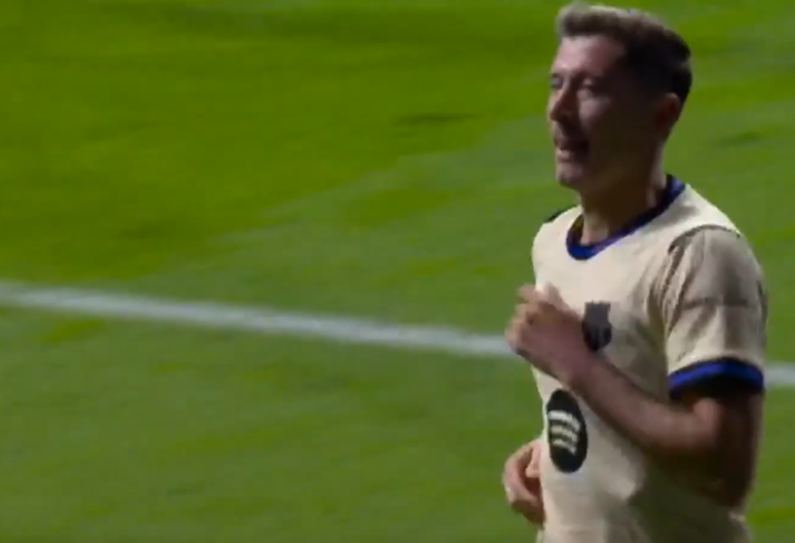 FIERY! Lewandowski launched a blazing header