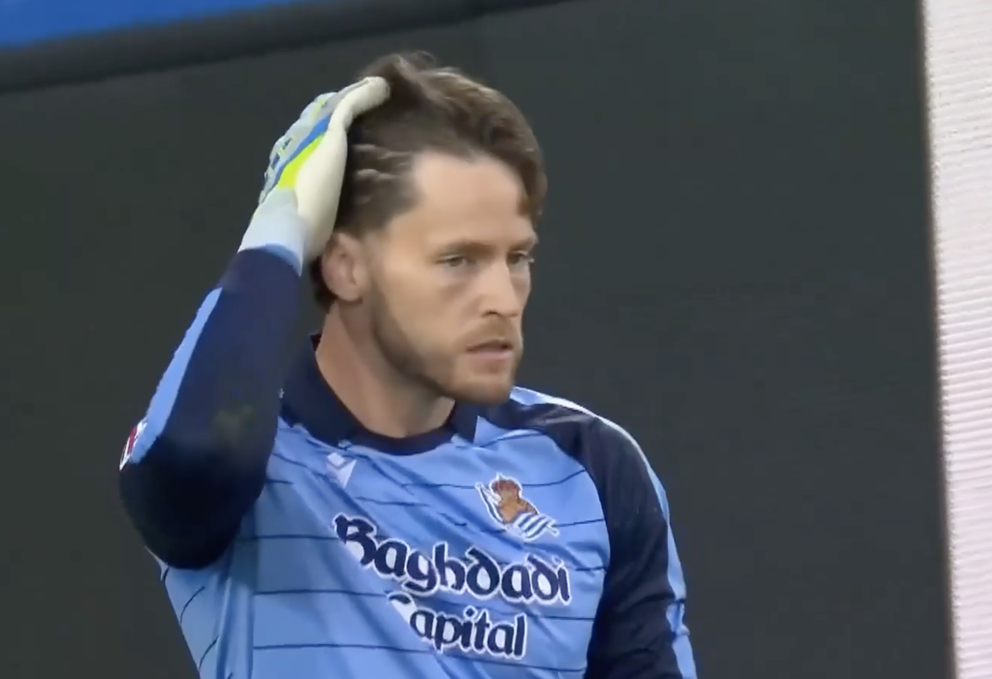 A Moment Of Misfortune! Gorrotxategi heads into his own goal 