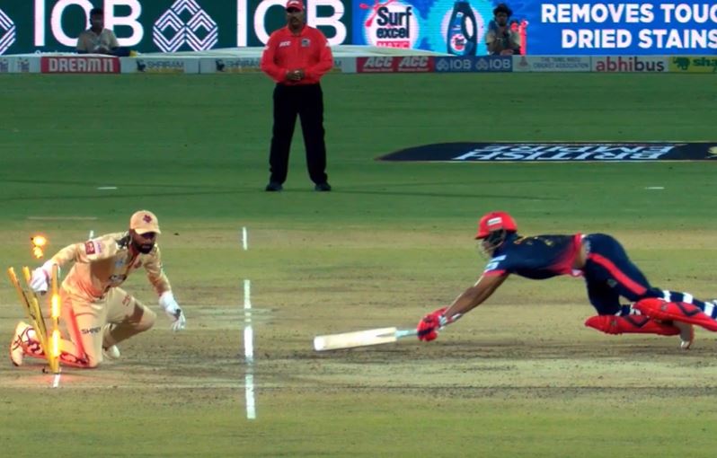 OOPS! Fielders flipped the script with a run-out