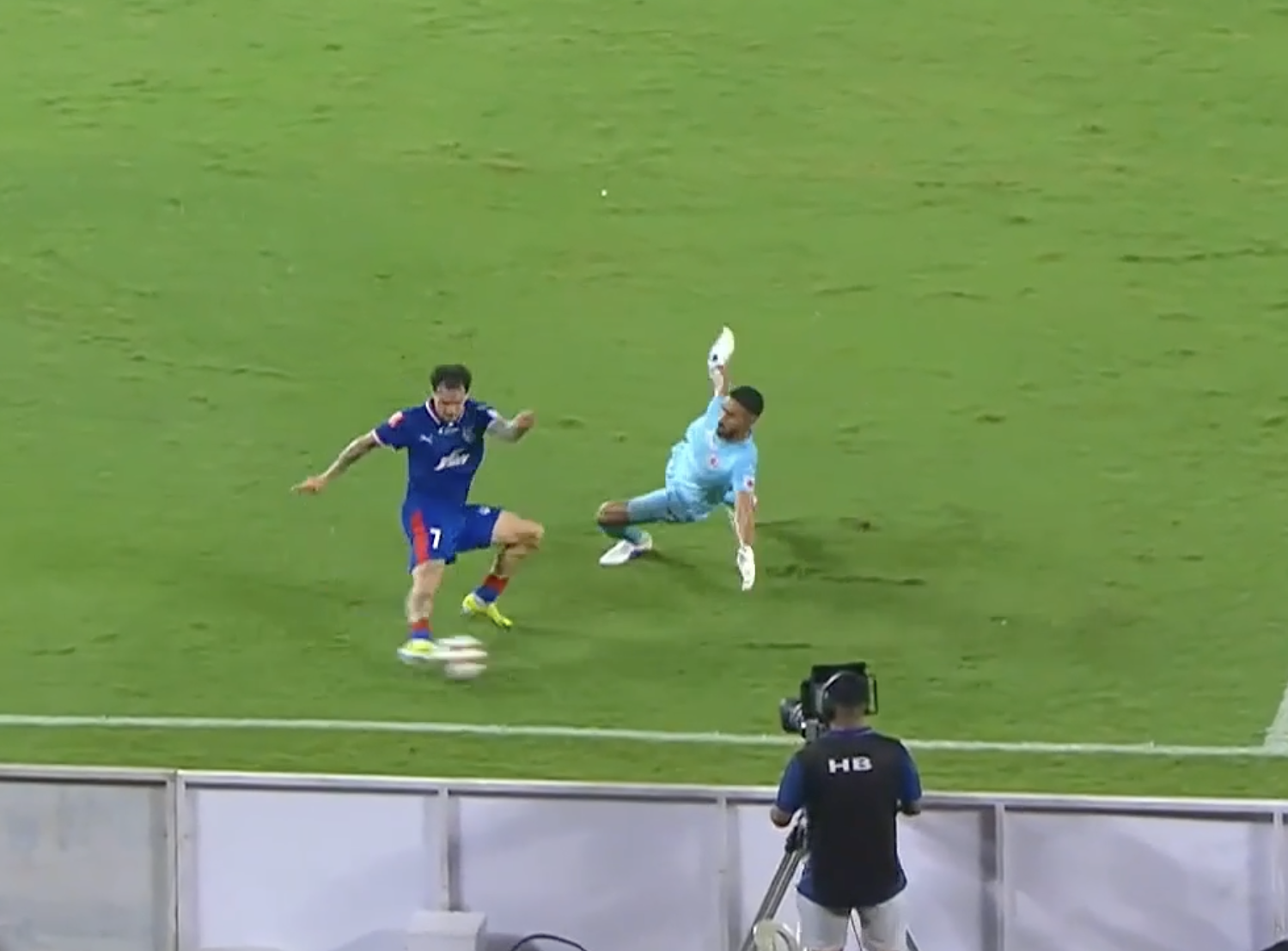 INCREDIBLE! Ryan Williams’ superb strike silences the VYBK