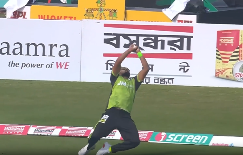 PERFECTLY JUDGED! Khaled Ahmed takes a clean catch