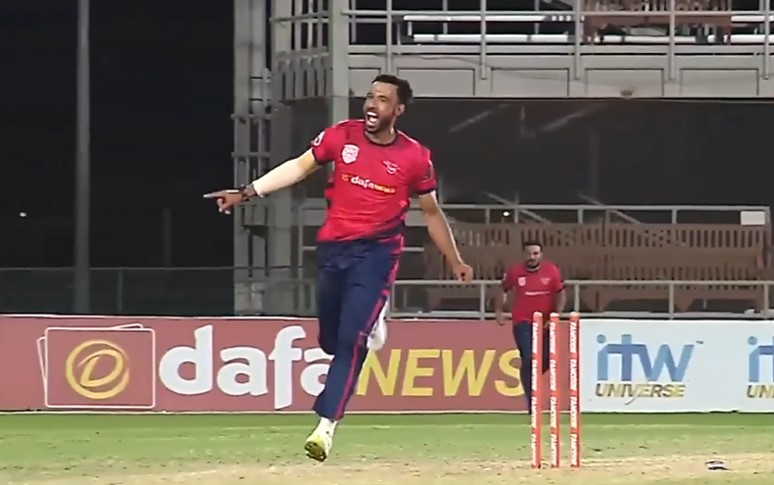 Faisal Shah's 3 for 33 | Match 30