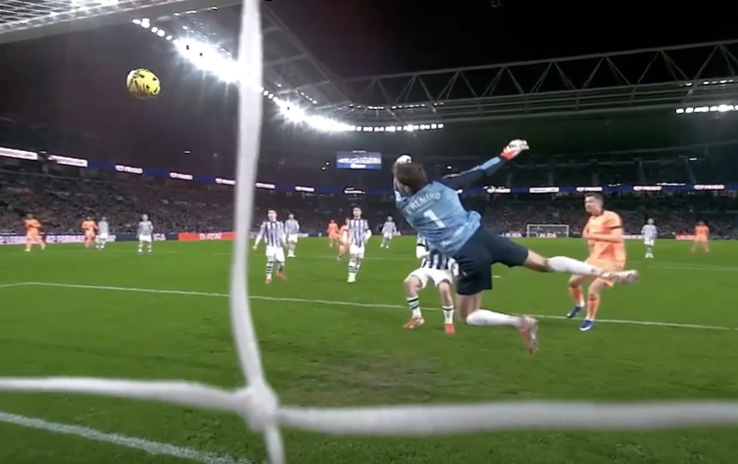 Pure Instincts! Alex Remiro's unreal save shocks Lewandowski