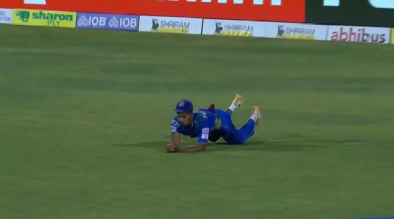 Flying Finish! Shankar Ganesh grabbed a stunner on the run