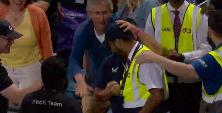 Security Breach! Guard pulled off a stunning crowd catch