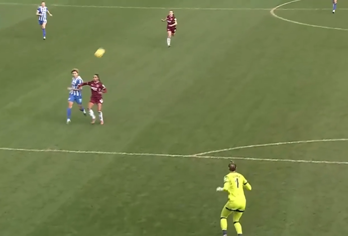 Ice-Cold Lob! Kiko Seike outsmarts the keeper
