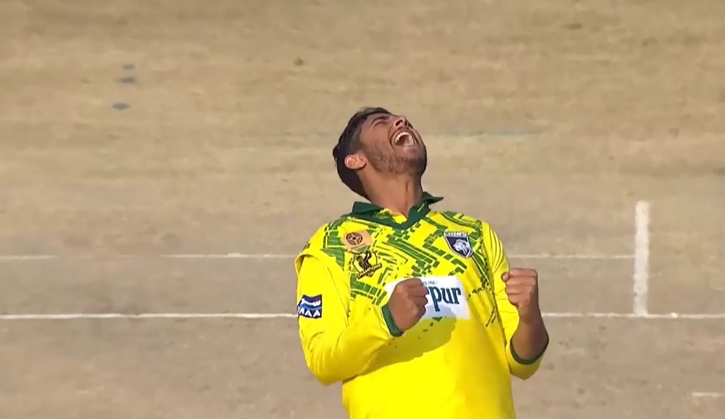 Sharoon Siraj's 3 for 19 | Match 16