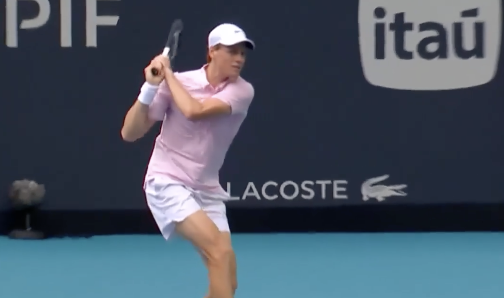 SPECTACULAR! Sinner unleashes a backhand beauty down the line