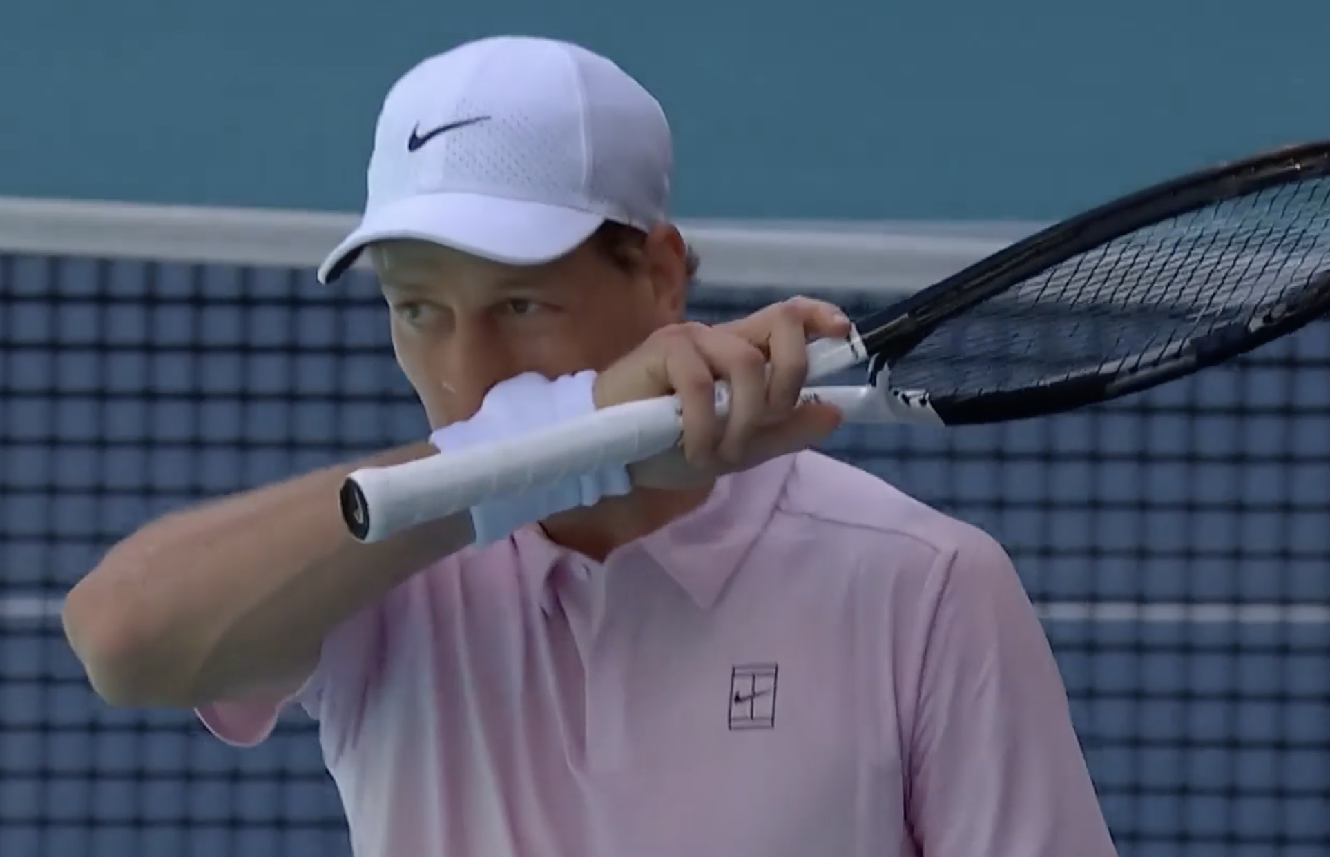 SILKY SMOOTH! Sinner hits a stunning drop shot against Dzumhur 