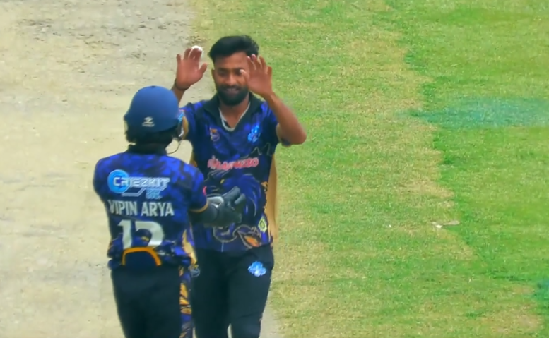 Amit Prajapati's 3 for 1 | Match 18