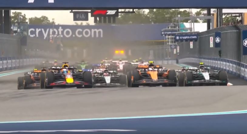 Race-Start Shuffle! Lando slid wide as Antonelli flew into P2