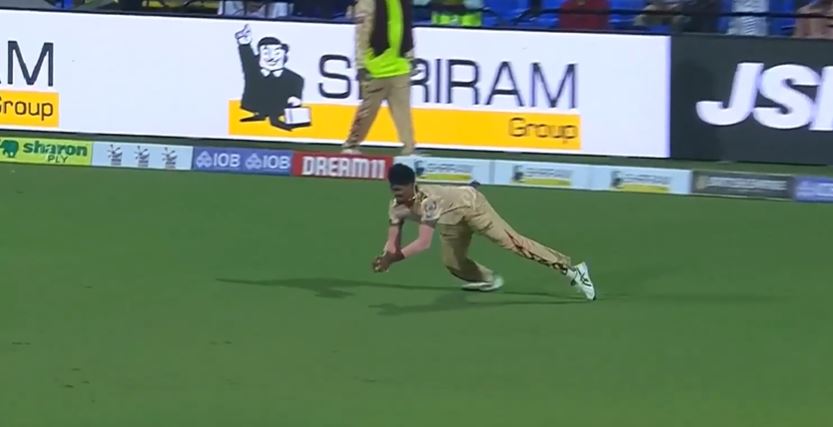 STONKER! Dinesh Raj S pulled off a stunning diving grab