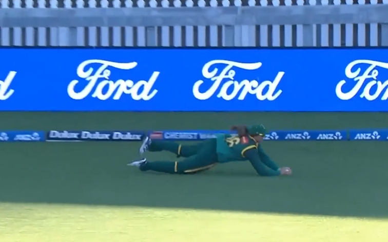 CRIKEY! Witness Sune Luus's gravity-defying grab