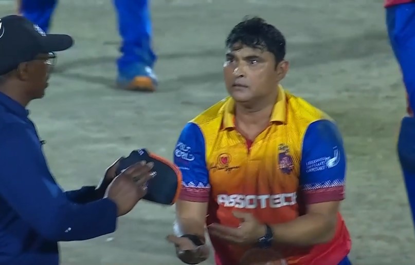 BLINDER! Flying Tambe pulls off a screamer to dismiss Jangid!