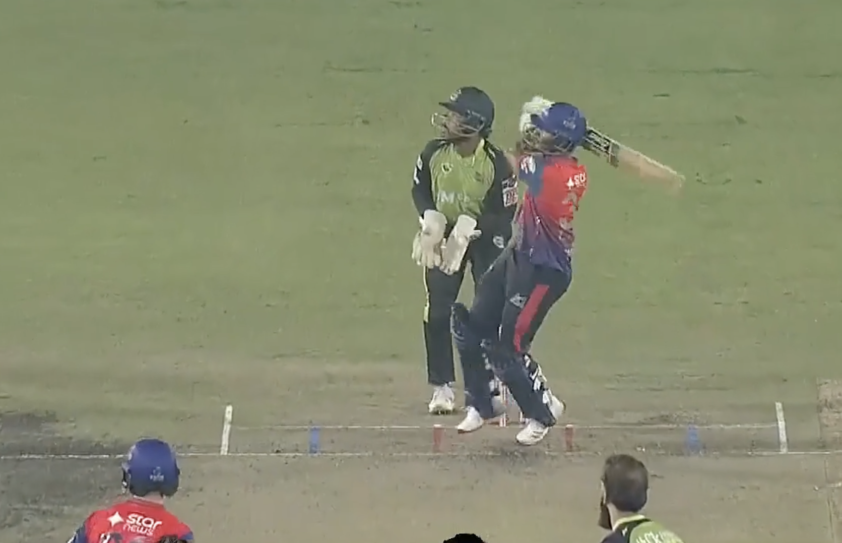 ABSOLUTE CARNAGE! Tanzid slams three sixes off Moeen's over