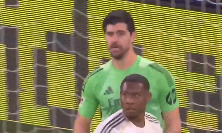 LIGHTNING REFLEX! Watch Courtois's unreal save
