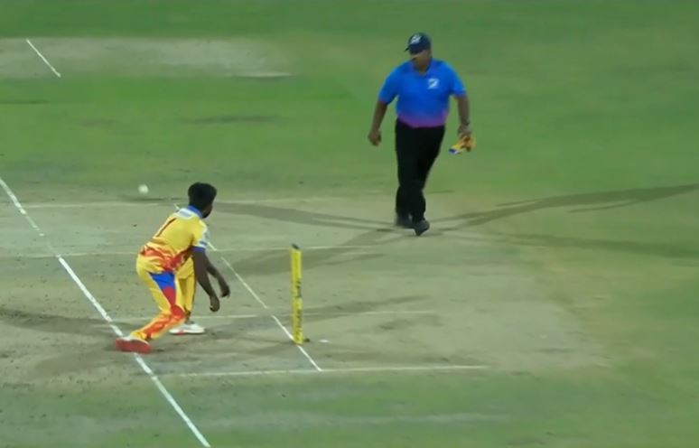 Overthrows Galore! When fielding turned into dodgeball