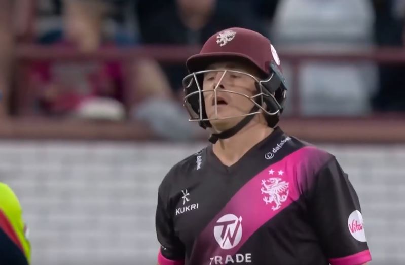Somerset vs Essex: Tom Abell's 55 off 36
