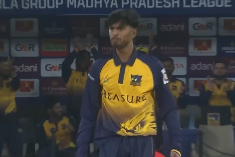 Aayush Mankar's 3 for 31 | Match 1