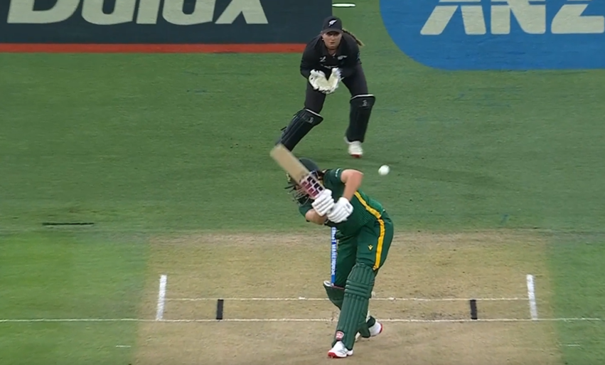 UNPLAYABLE! Jess Kerr's inswinger stunned all