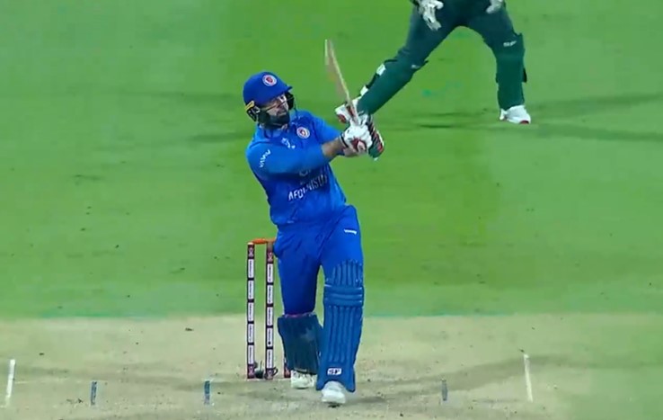 BOOM! Nabi goes fifty up with a six