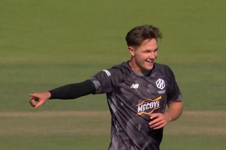 Sonny Baker's 3 for 21 | Match 17 