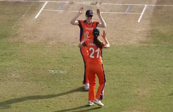 Frederique Overdijk's 4 for 18 | Match 19