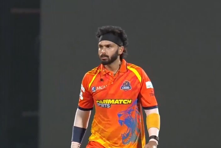 Anirudh Chowdhary's 3 for 25 | Match 7