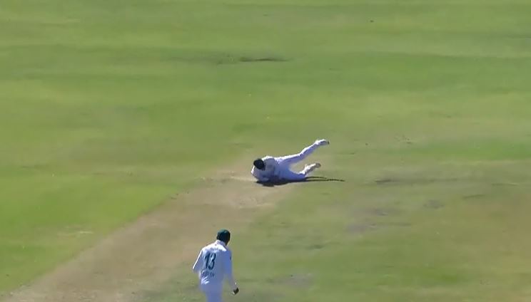 DIVING DELIGHT! Zubayr Hamza's epic catch on the run