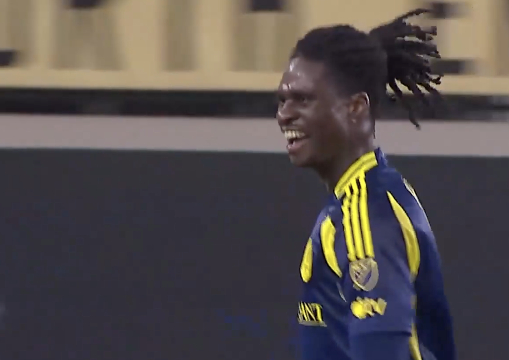 IMPECCABLE TEAMWORK! Woobens Pacius finishes off a brilliant move