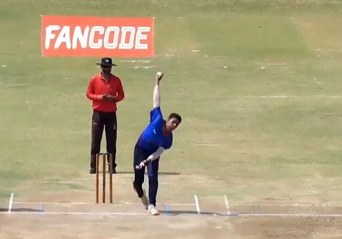 Praveen Yadav's 3 for 7 | Match 11
