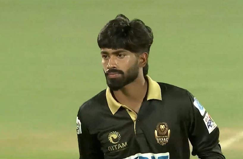 Bailapudi Yeswanth's 4 for 15 | Match 9