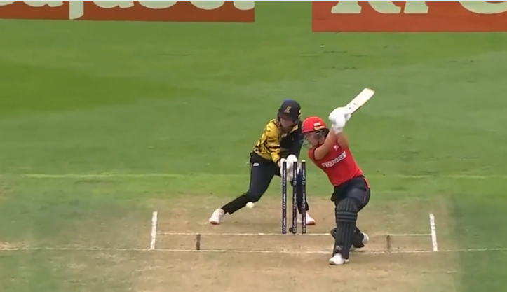 UNPLAYABLE! Jess Kerr's yorker wrecks the stumps
