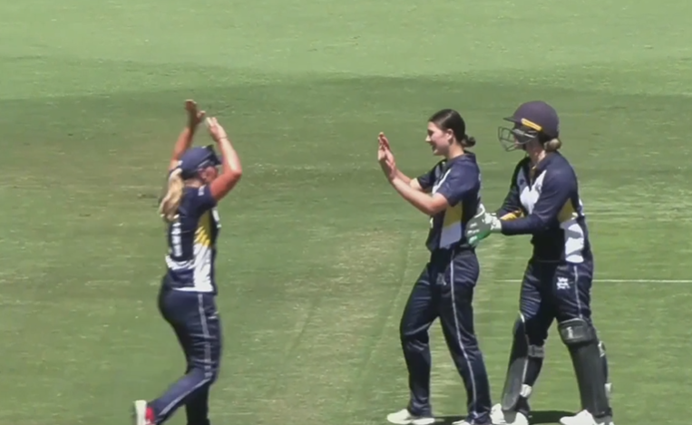 Zoe Samuel's 3 for 52 | Match 37 