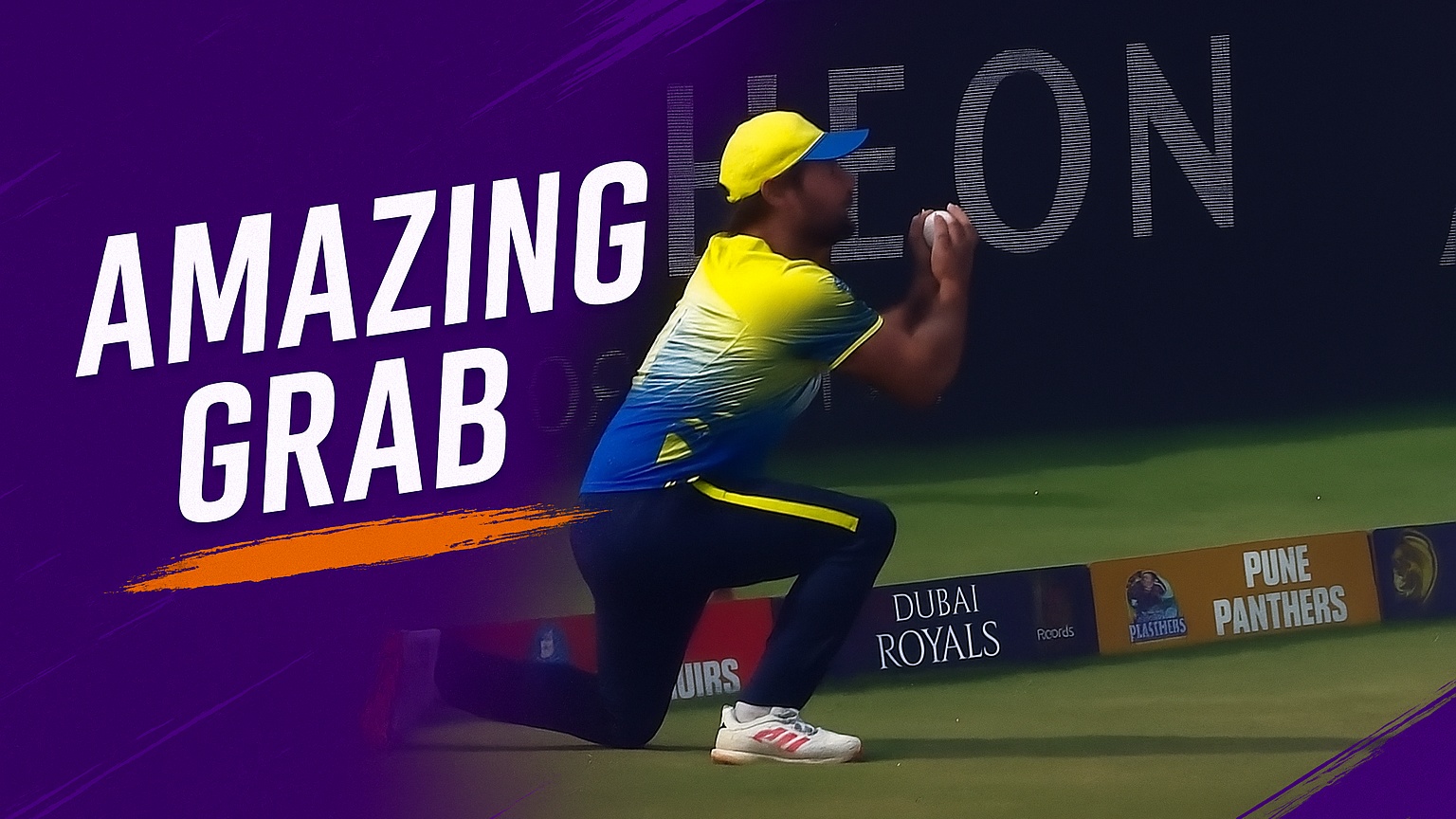 CRACKING CATCH! De Grandhomme left Rayudu dazed