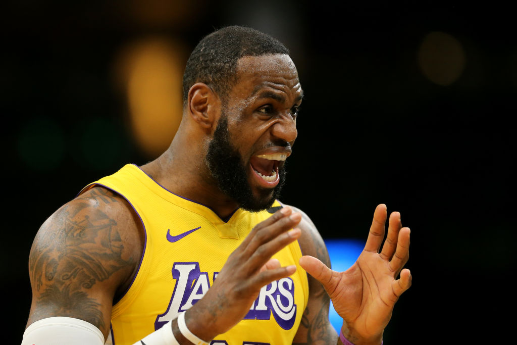 James' heroics go in vain as Suns overpower Lakers 114-104