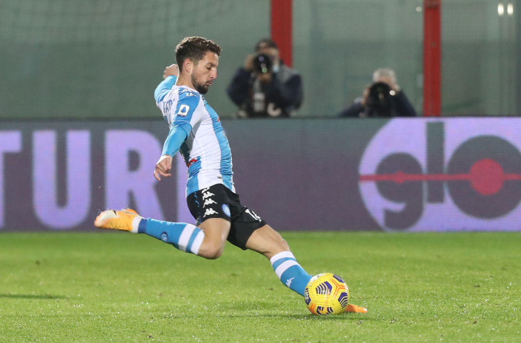 Mertens' brace fires Napoli to a 2-0 win over Roma
