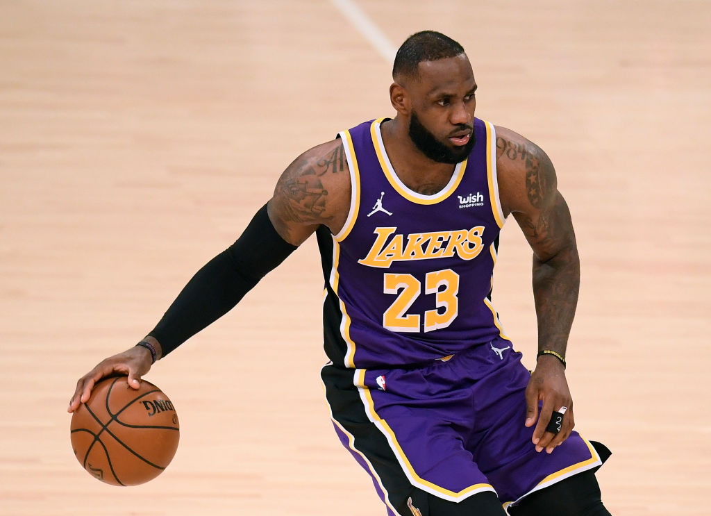 LeBron scores 25 as Lakers topple Pelicans 110-98