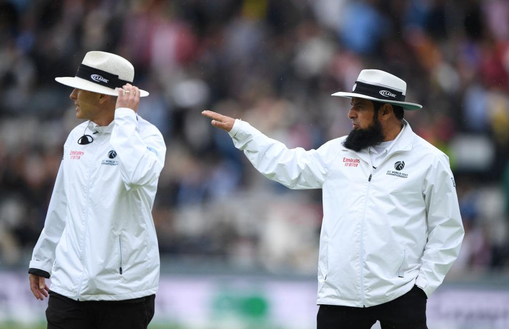 Controversial boundary creates drama on Day 3
