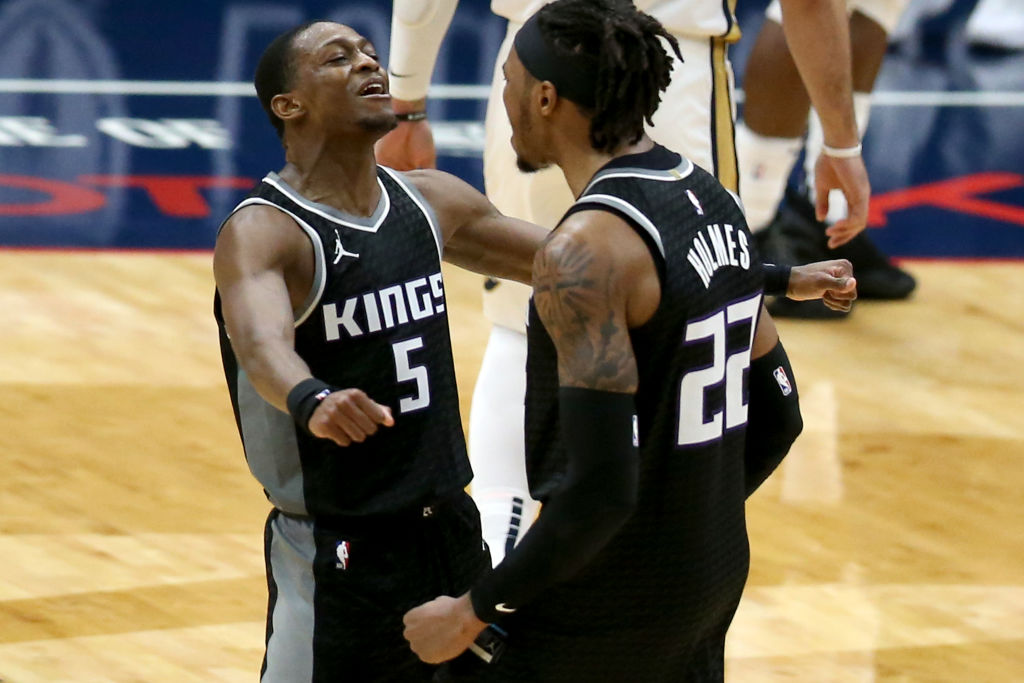 Fox scores 44 points as Kings crush Warriors 141-119