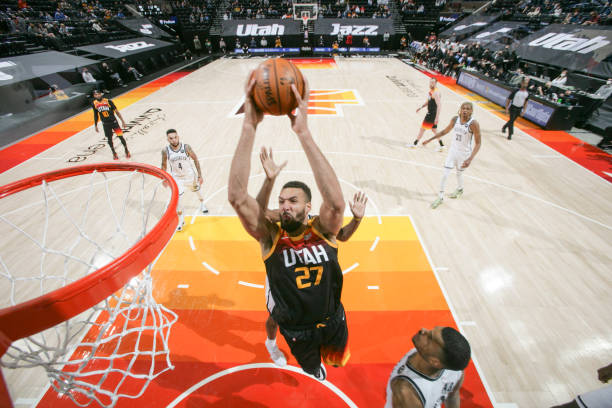 Jazz dominate star-less Nets, 118-88