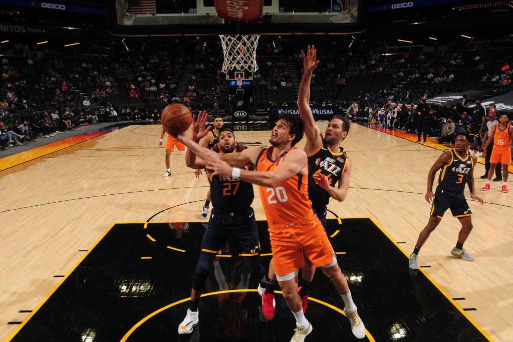 Suns beat Jazz 121-100, pull into tie at top of West